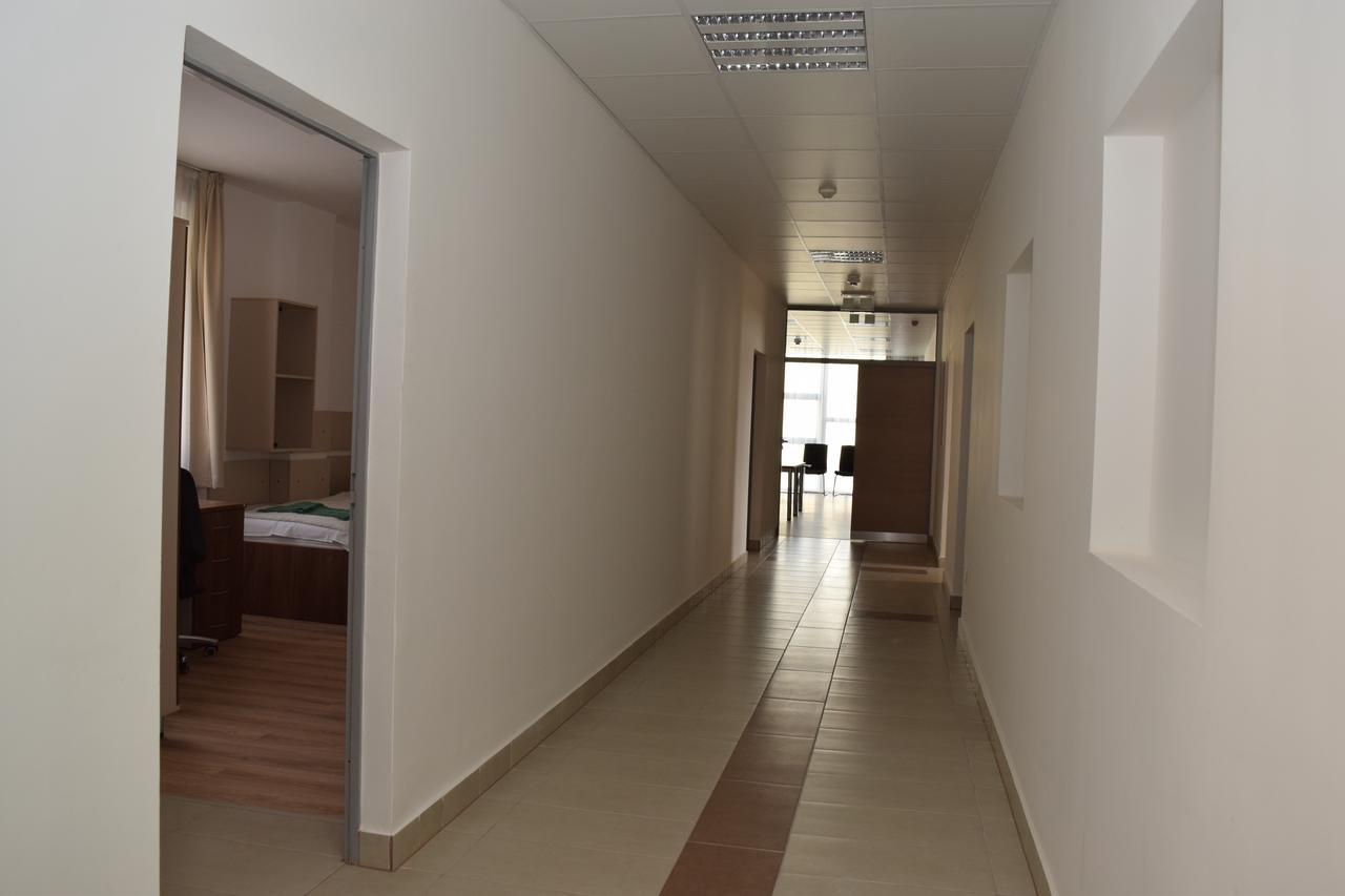 Marothi Kollegium Hostel Debreţin Exterior foto