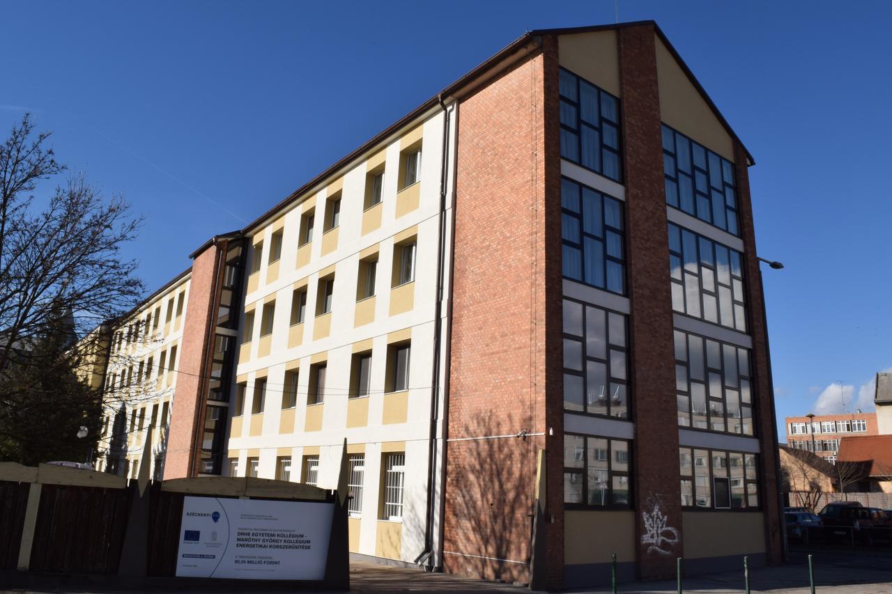 Marothi Kollegium Hostel Debreţin Exterior foto